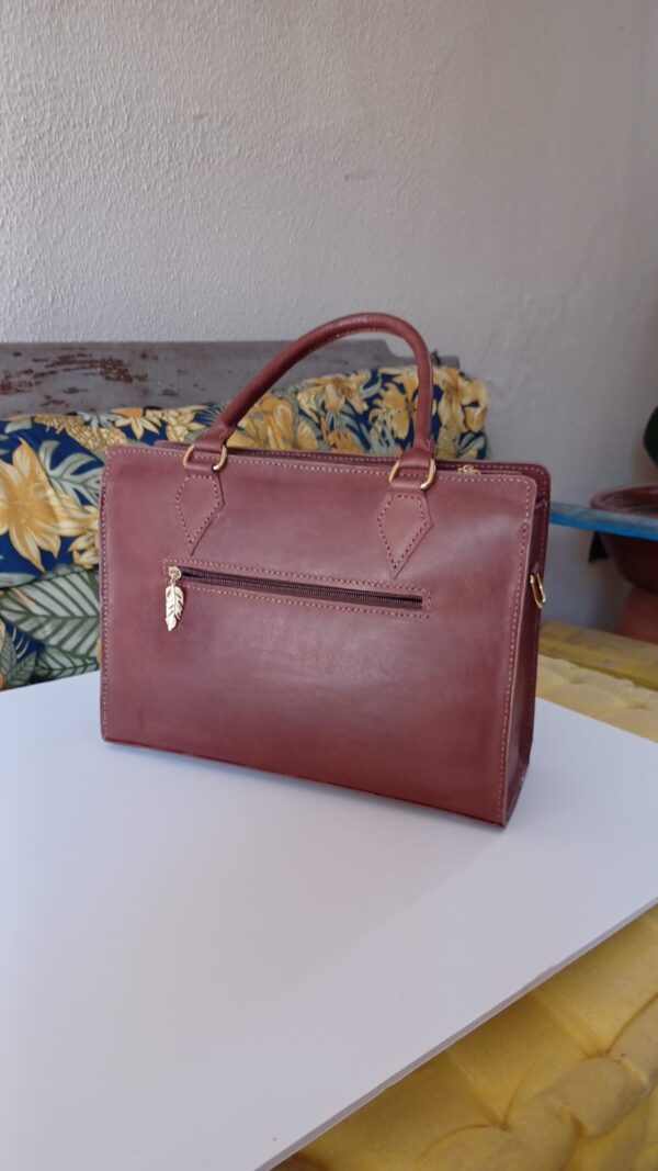 Bolsa feminina em couro (marrom)