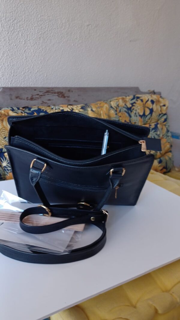Bolsa feminina em couro (preta) - Imagem 3